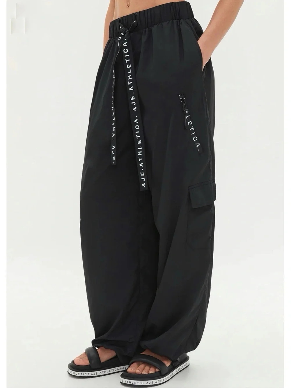 AJE NWT Black Belted Rip Stop Pant 502